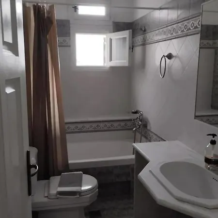 Paros - - 2 Bathrooms דירה *